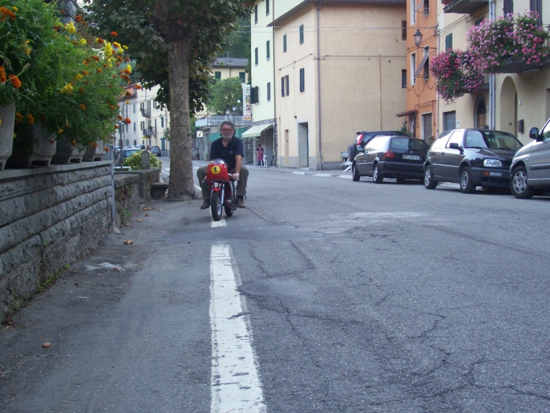  Image name: Persone125.jpg 
 width: 800 pixel 
 height: 601 pixel 
 Size: 441180 bytes 
 Click to enlarge 